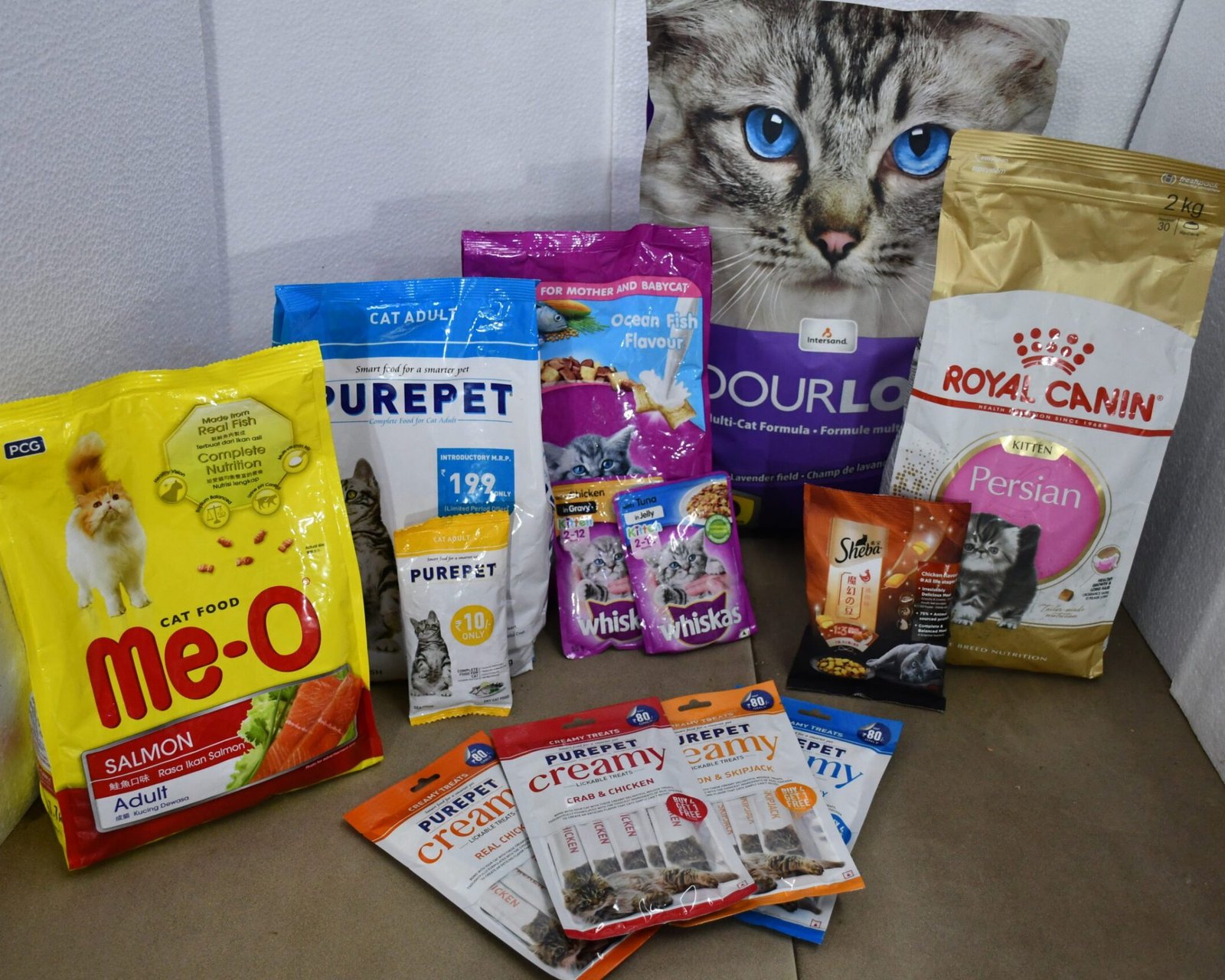 Cat Varity Food & Cat Litter Sand (Of Variety Brands; Purepet, Me-o, Drools, Royal Canin)